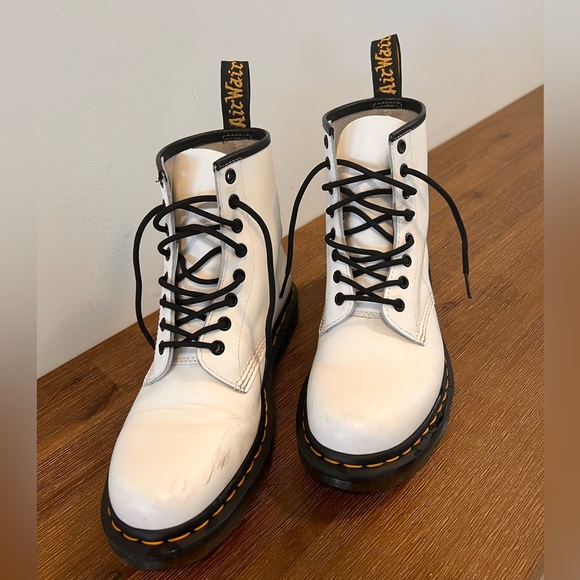 Doc Marten white women’s lace up boots - Picture 5 of 7